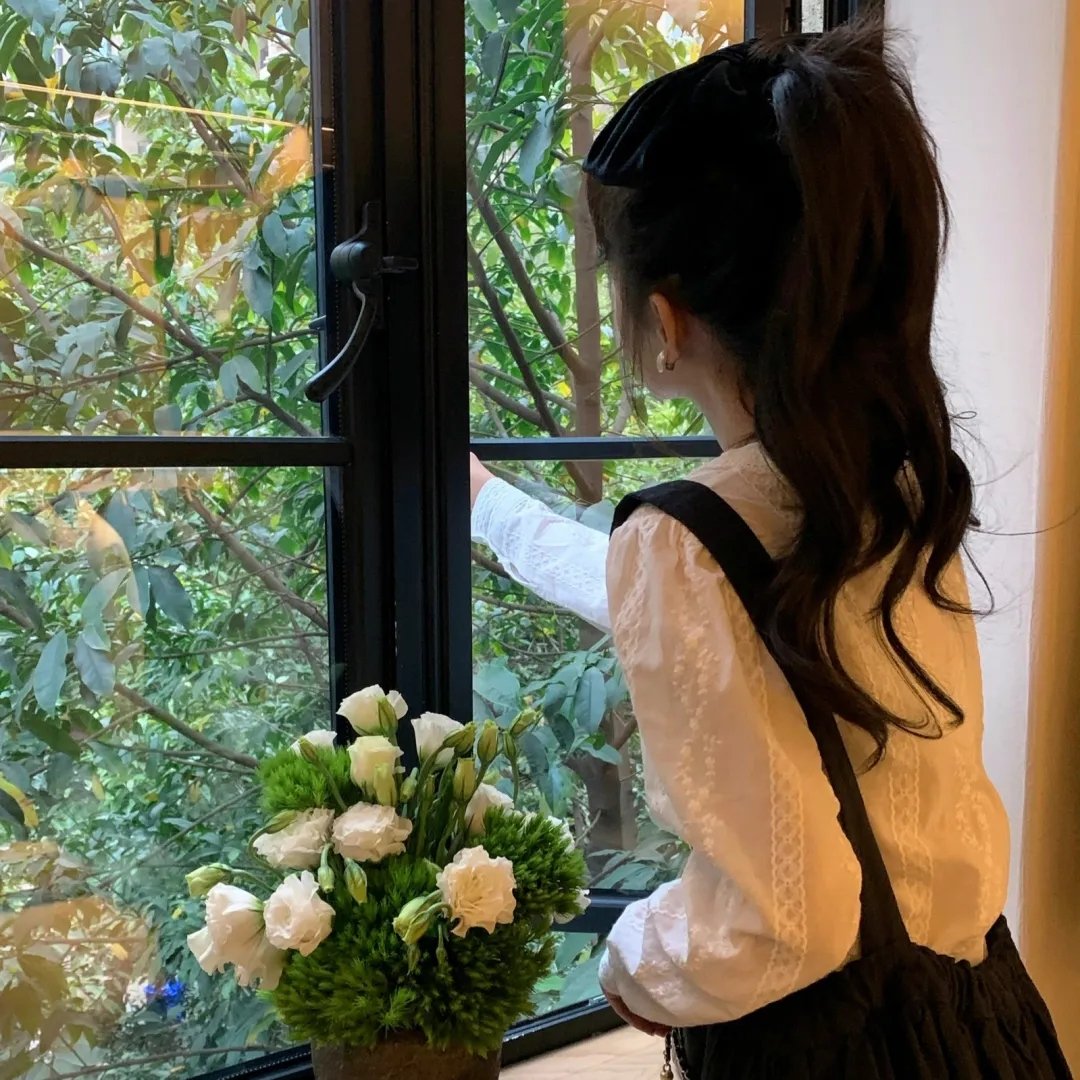摩纳哥女孩封面